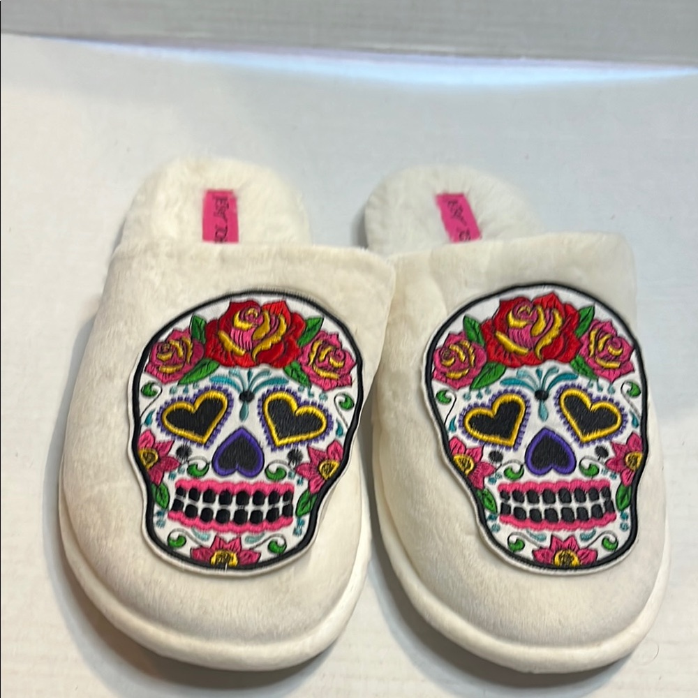 Betsey Johnson-11-12-Cream-Betsiest vibrant, sugar Skull Embroider patch Slipper
